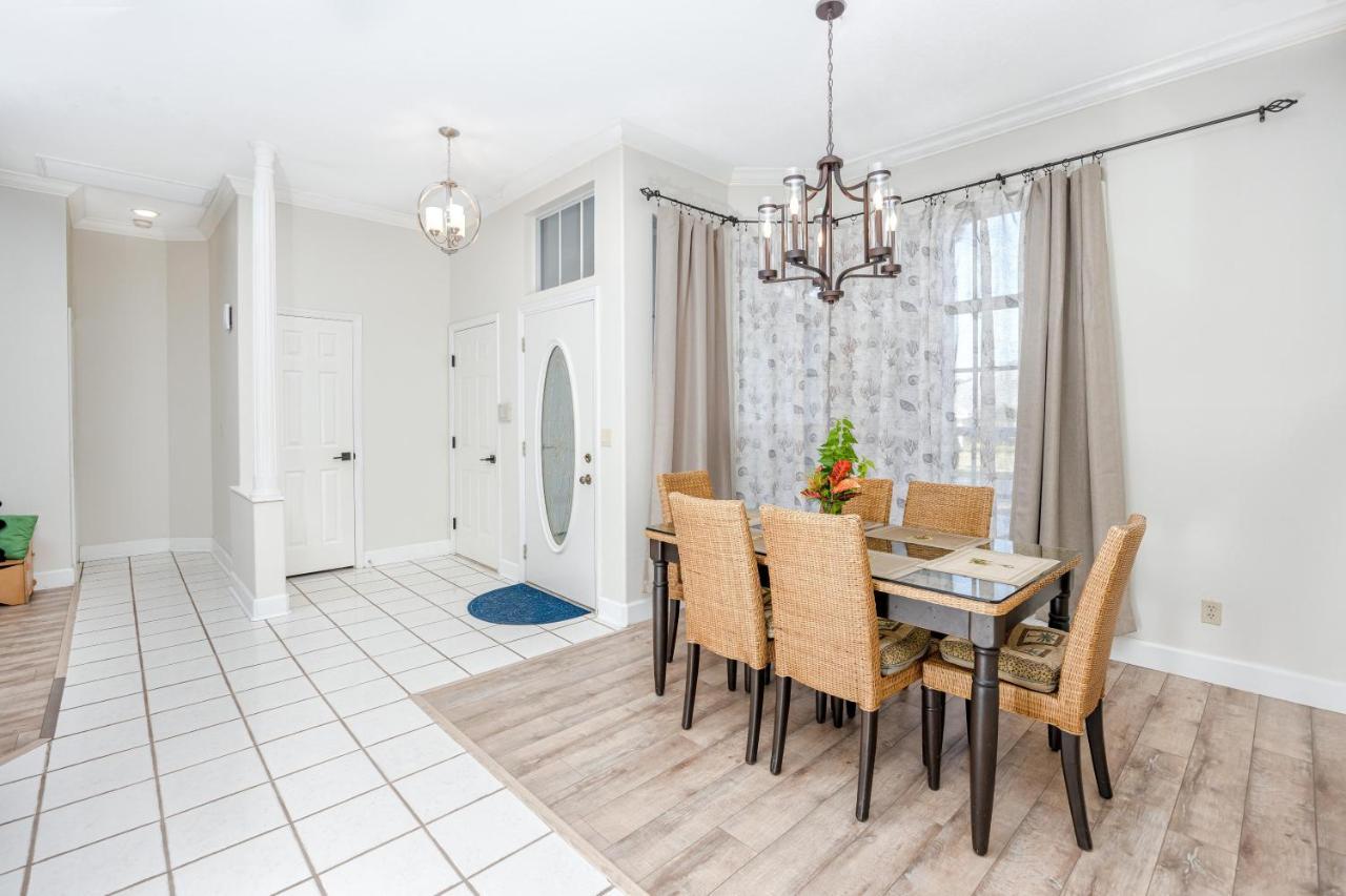 Palm Harbor Paradise - Lovely Home With Pool & Hot Tub Bagian luar foto